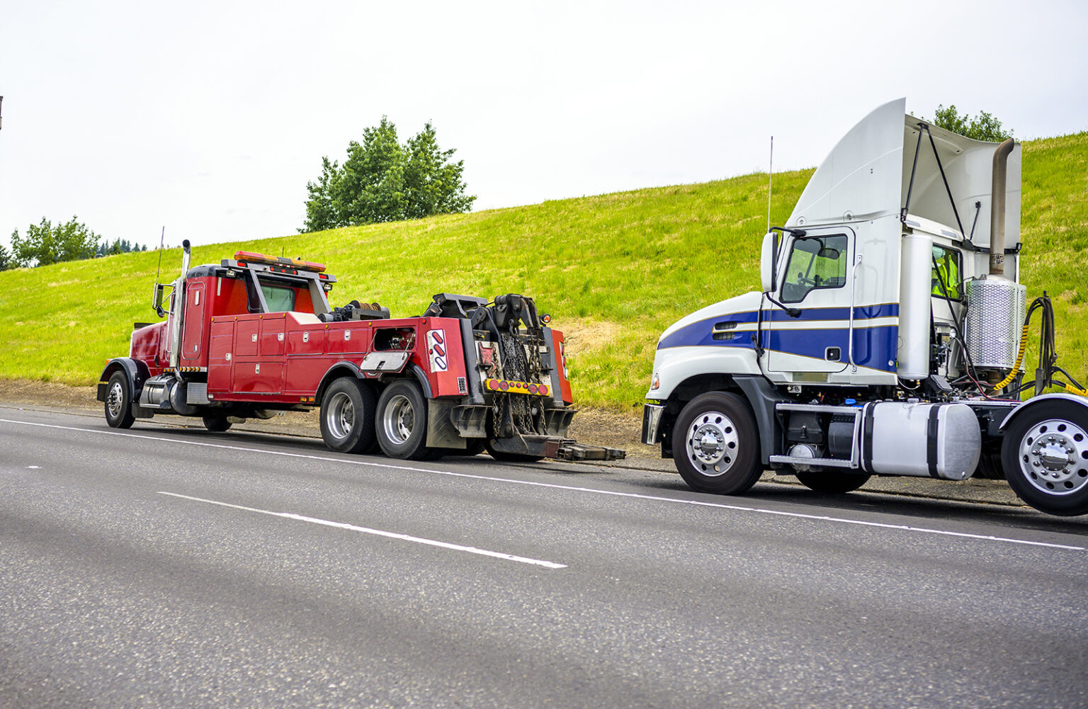 Difference between Vehicle Hauling and Tow Truck Atlanta Tate & Sons